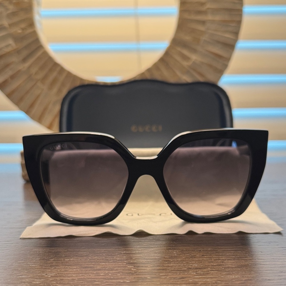 Gucci Black Women's Sunglasses - Picture 8 of 9